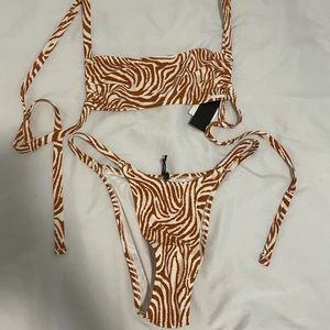 Kendal and Kylie bikini set